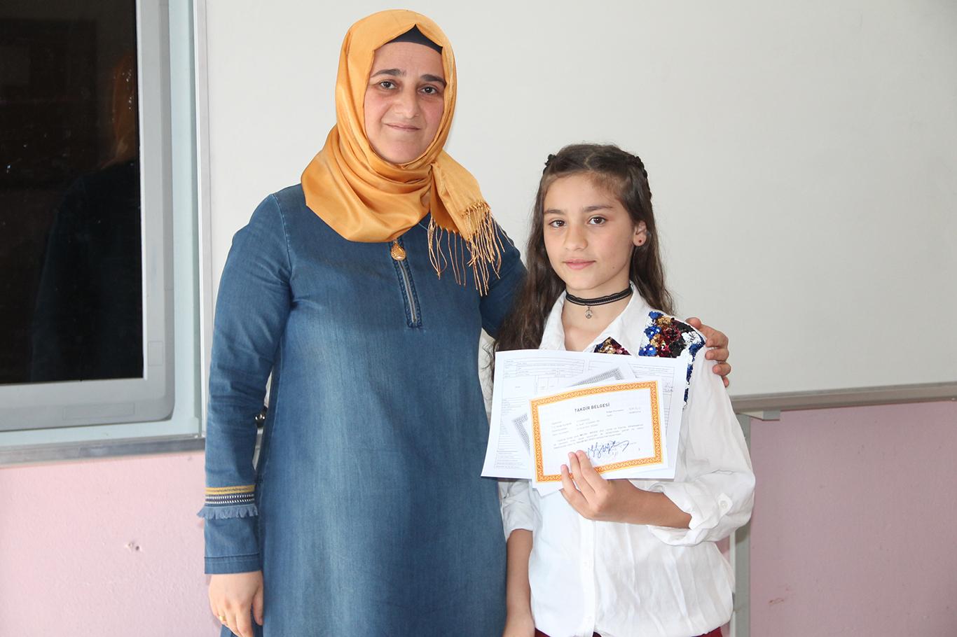 Mardin'de 250 bin öğrenci karne heyecanı yaşadı